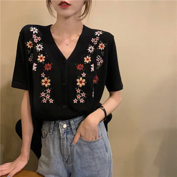 Woman T-Shirts Summer V-neck Embroidery Knitted Cardigan Women Embroidered Top Crop Top Mujer Camisetas
Woman T-Shirts Summer V-neck Embroidery Knitted Cardigan Women Embroidered Top Crop Top Mujer Camisetas