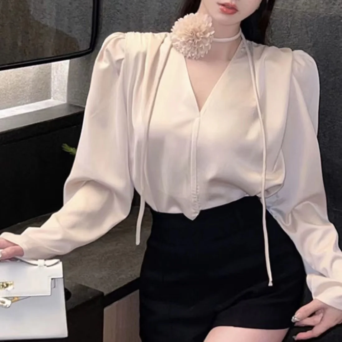 Flower V Neck Blouse Shirts Women 2023 Autumn New In Long Sleeve Loose Shirt Office Ladies Fashion Elegant Top Clothes Female
Flower V Neck Blouse Shirts Women 2023 Autumn New In Long Sleeve Loose Shirt Office Ladies Fashion Elegant Top Clothes Female
