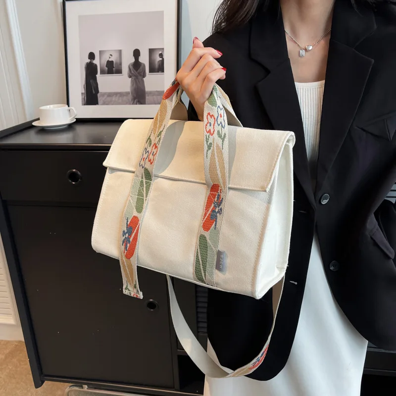 Canvas Casual Commuter Single Shoulder Bag Fashion Wide Shoulder Strap Crossbody Bag Women's New Simple Tote Handbag Versatile
Canvas Casual Commuter Single Shoulder Bag Fashion Wide Shoulder Strap Crossbody Bag Women's New Simple Tote Handbag Versatile