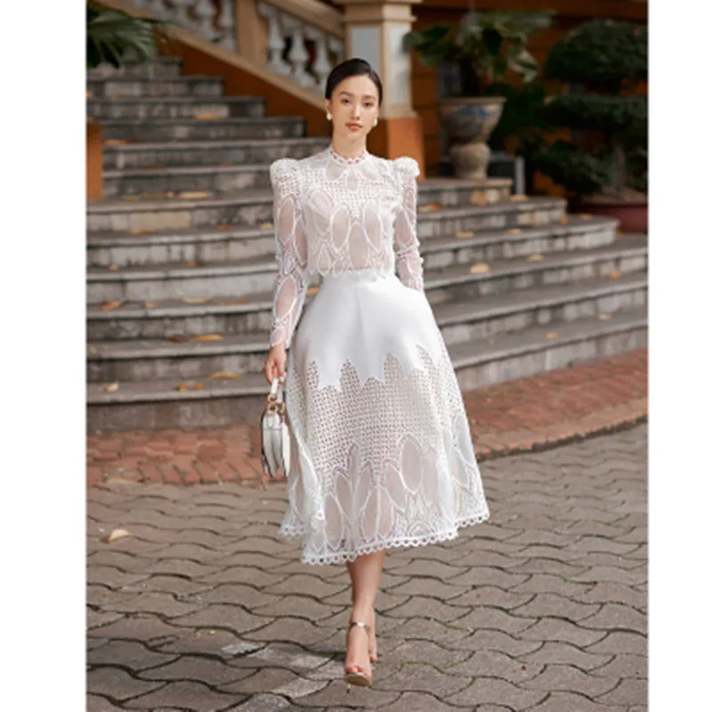 High Quality Designer Women's Outfits Suits Lace Hollow Out Embroidery Short Tops + Ball Gown Long Skirt 2 Piece Sets Clothes
High Quality Designer Women's Outfits Suits Lace Hollow Out Embroidery Short Tops + Ball Gown Long Skirt 2 Piece Sets Clothes