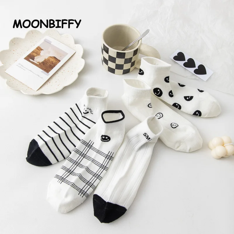 Japanese Cute Smiley Boat Socks Black and White Striped Sweat-absorbing Breathable Cotton Sock Short Tube Harajuku Indie Socks
Japanese Cute Smiley Boat Socks Black and White Striped Sweat-absorbing Breathable Cotton Sock Short Tube Harajuku Indie Socks