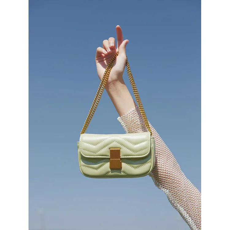 Small Fragrance Style Lingge Shoulder Bag 2022 New Summer Messenger Bag Niche Design All-match Chain Bag Female Armpit Bag
Small Fragrance Style Lingge Shoulder Bag 2022 New Summer Messenger Bag Niche Design All-match Chain Bag Female Armpit Bag
