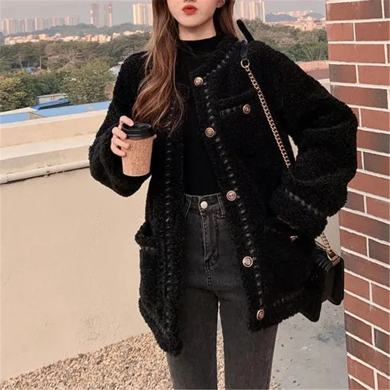 Women Autumn Winter 2023The New Overcoat Style OF Small Fragrance Loose Thick Woolen Jackets Hefeng Wool-Like Woolen Coat Tide
Women Autumn Winter 2023The New Overcoat Style OF Small Fragrance Loose Thick Woolen Jackets Hefeng Wool-Like Woolen Coat Tide
