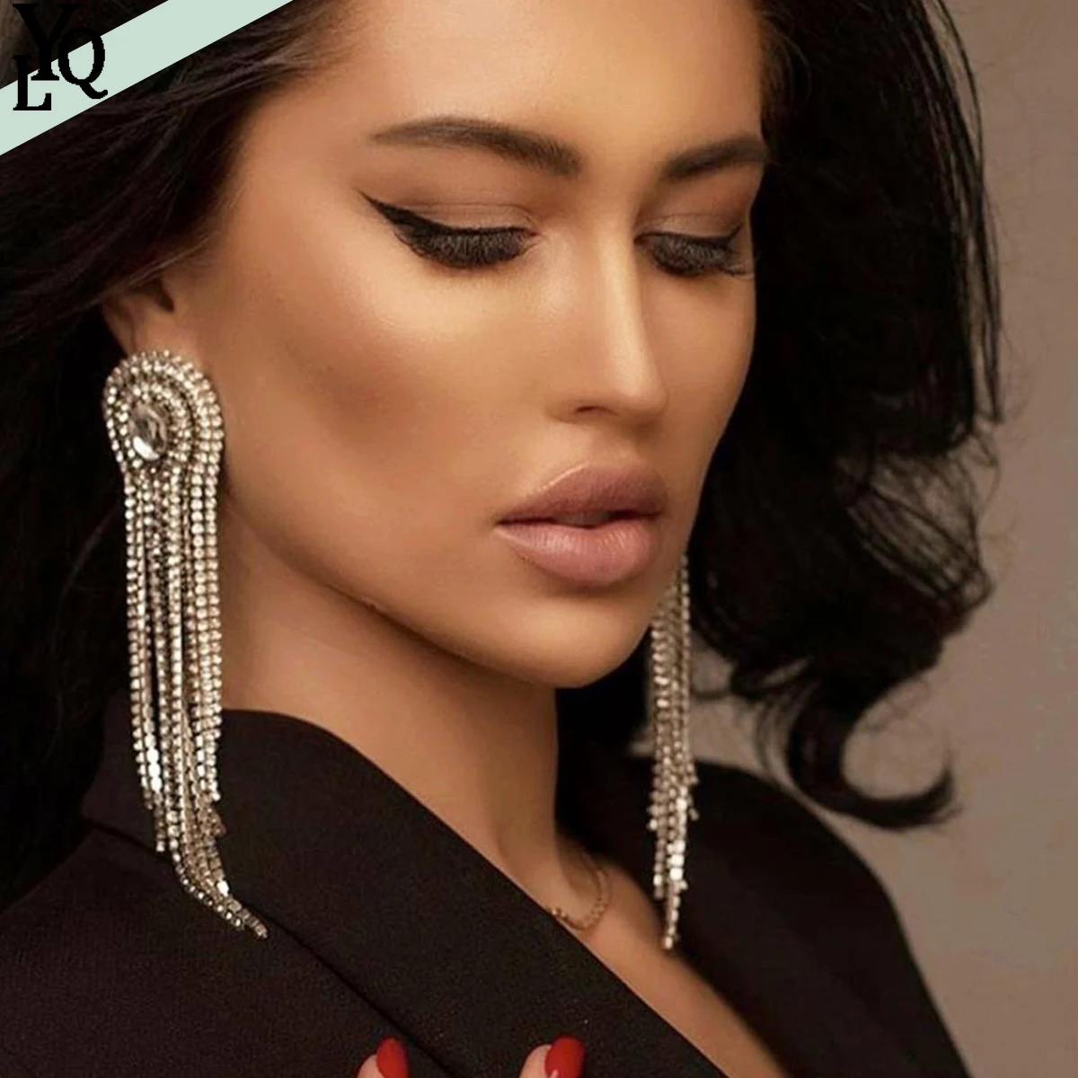 Women's Earrings with Luxurious Rhinestone Pendants and Wedding Jewelry Accessories
Women's Earrings with Luxurious Rhinestone Pendants and Wedding Jewelry Accessories