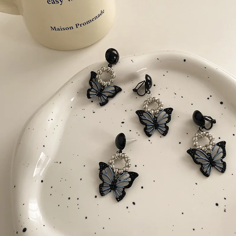 Fashion Temperament Earrings Black Butterfly Earrings Niche Design Geometric Temperament Retro High-end Female Earrings Trend
Fashion Temperament Earrings Black Butterfly Earrings Niche Design Geometric Temperament Retro High-end Female Earrings Trend