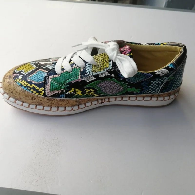 2022 Women Sneakers Elegant Printed Lace Up Female Flat Shoes Snake Pattern Round Toe Lady Vulcanized Shoes Women Casual Shoes
2022 Women Sneakers Elegant Printed Lace Up Female Flat Shoes Snake Pattern Round Toe Lady Vulcanized Shoes Women Casual Shoes