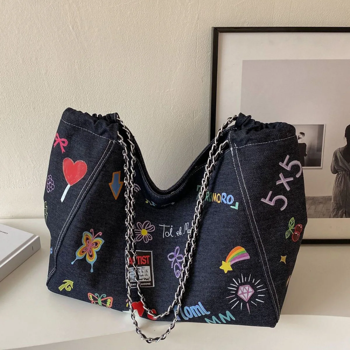 Large Capacity Commuter Handbag Women 2023 New Cartoon Printed Denim Cloth One Shoulder Tote Bag Casual Underarm Bags
Large Capacity Commuter Handbag Women 2023 New Cartoon Printed Denim Cloth One Shoulder Tote Bag Casual Underarm Bags