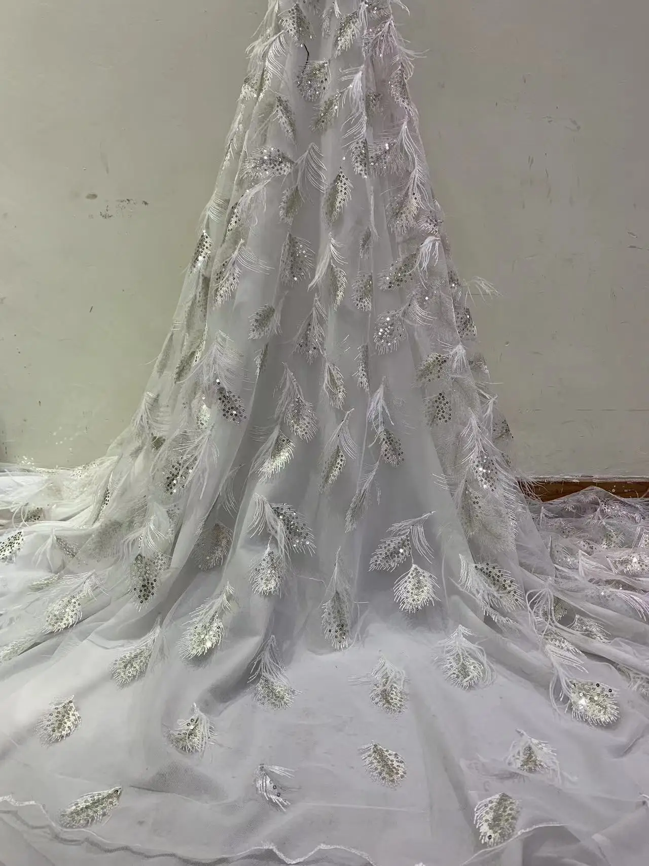 2023 Africa High-end Luxury Elegant New Exquisite Peacock Net Yarn Embroidery Lace Feather Evening Dress Fabric
2023 Africa High-end Luxury Elegant New Exquisite Peacock Net Yarn Embroidery Lace Feather Evening Dress Fabric