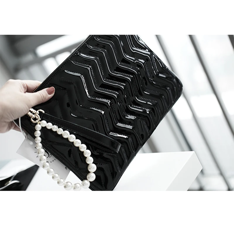 Golf Outdoor Equipment Bag Leather Fashion Diamond Pearl Chain Clutch Simple Small Fragrance Envelope Bag
Golf Outdoor Equipment Bag Leather Fashion Diamond Pearl Chain Clutch Simple Small Fragrance Envelope Bag