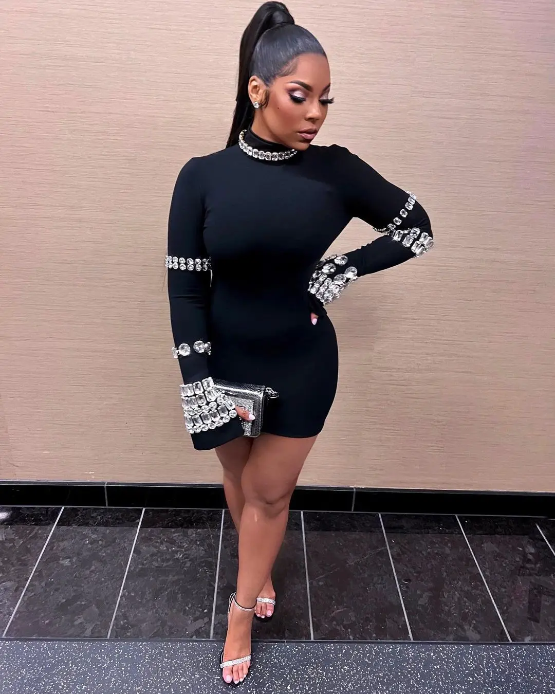 VD Celebrity Women Wear Black Short/Mini Prom Dresses High Collar Crystal Long Sleeves Night Club Party Cocktail Gowns
VD Celebrity Women Wear Black Short/Mini Prom Dresses High Collar Crystal Long Sleeves Night Club Party Cocktail Gowns