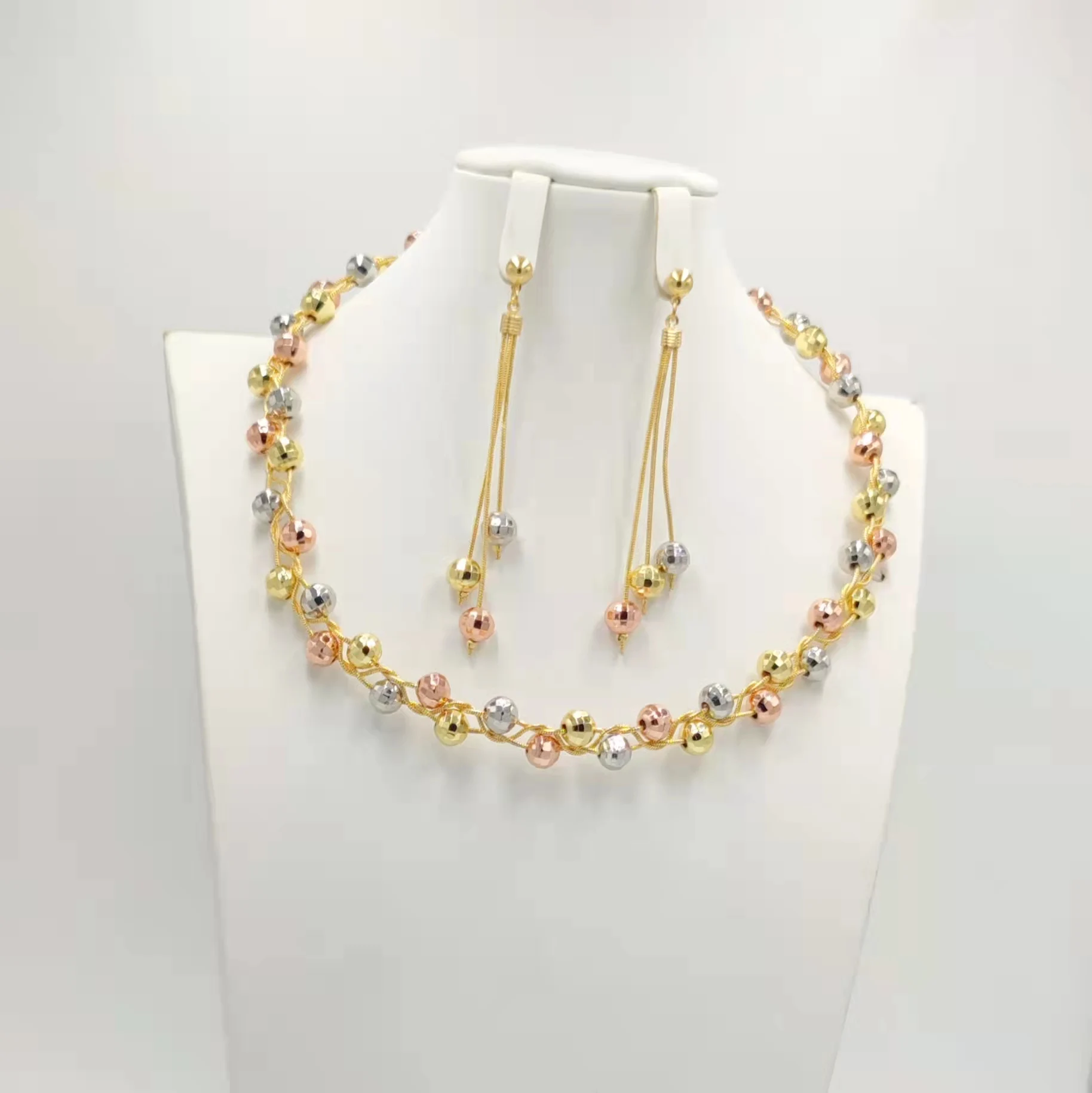 High Quality Dubai Tri-color Gold Jewelry Set Earrings Jewelry For Women's African Bead Jewlery fashion Necklace Set
High Quality Dubai Tri-color Gold Jewelry Set Earrings Jewelry For Women's African Bead Jewlery fashion Necklace Set