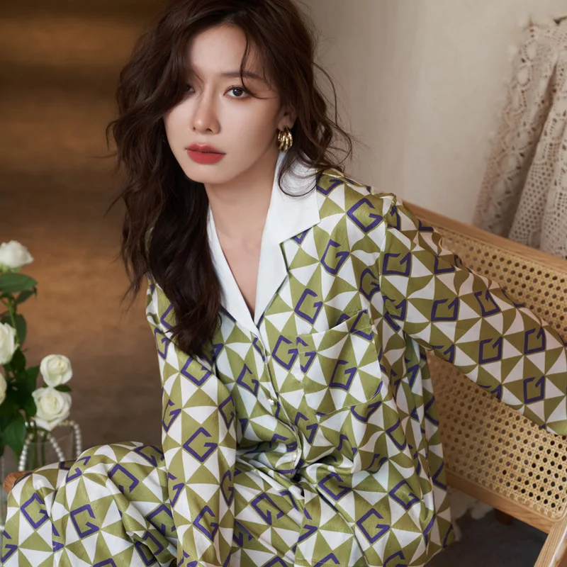 Women's 2 Piece Pajamas Sets Soft Cute Plaid Pijama Faux Silk Satin Pyjama Female Sleepwear Long Sleeve Shirt Trouser Homewear
Women's 2 Piece Pajamas Sets Soft Cute Plaid Pijama Faux Silk Satin Pyjama Female Sleepwear Long Sleeve Shirt Trouser Homewear