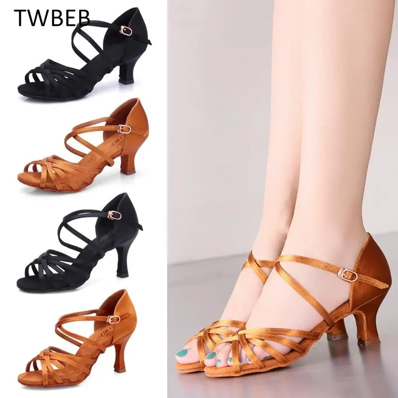 Woman Latin Dance Shoes Ballroom Shoes Ladies Tango Jazz Dance Shoes Sneaker Professional Dancing Shoes for Ladies Girls 5cm
Woman Latin Dance Shoes Ballroom Shoes Ladies Tango Jazz Dance Shoes Sneaker Professional Dancing Shoes for Ladies Girls 5cm