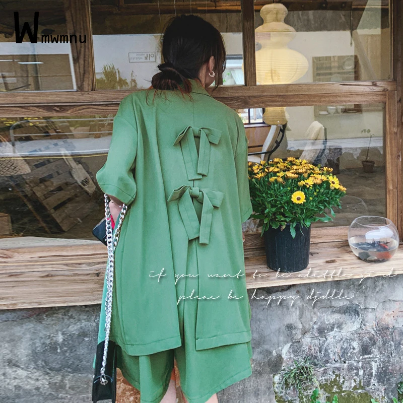 Back Lace Up Bow Design Green Blazer Suits Women Short Sleeve Double Breasted Suit Coat + Elastic Waist Knee Length Pants Outfit
Back Lace Up Bow Design Green Blazer Suits Women Short Sleeve Double Breasted Suit Coat + Elastic Waist Knee Length Pants Outfit