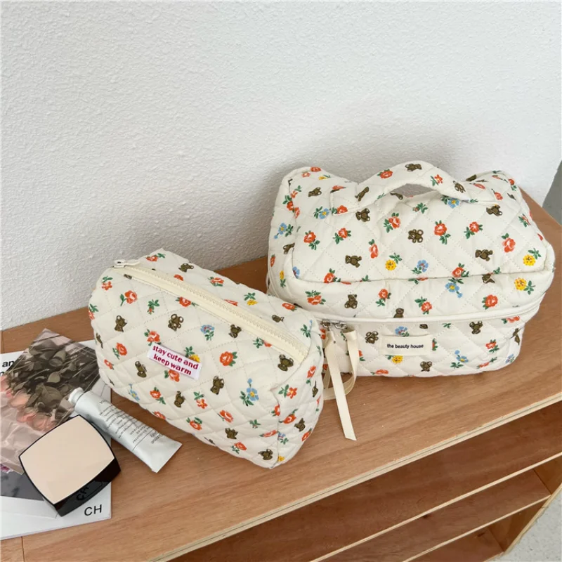 New Ins Cosmetic Bag Large Bear Flower Quilted Cotton Case Pouch Zipper Design Flip Tote Toiletry Bag Travel Makeup Bags Neceser 
New Ins Cosmetic Bag Large Bear Flower Quilted Cotton Case Pouch Zipper Design Flip Tote Toiletry Bag Travel Makeup Bags Neceser