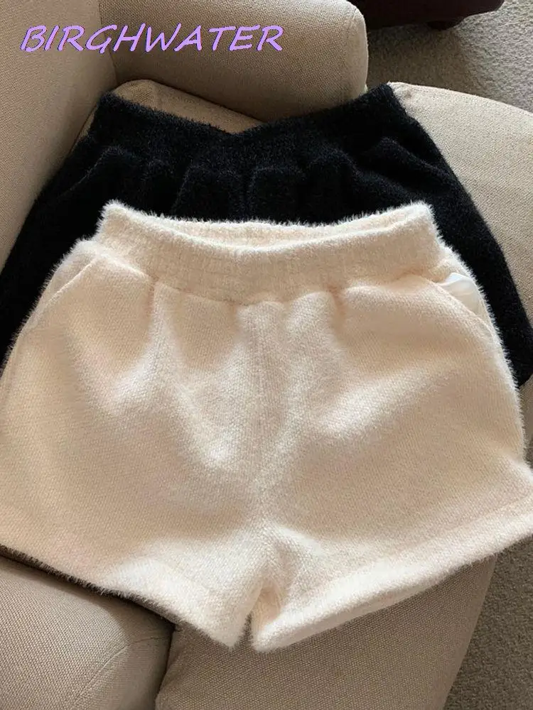 Korean Imitation mink velvet Shorts Winter Casual High Waist Black Wide Leg Shorts Y2k Autumn All-match Straight Shorts
Korean Imitation mink velvet Shorts Winter Casual High Waist Black Wide Leg Shorts Y2k Autumn All-match Straight Shorts