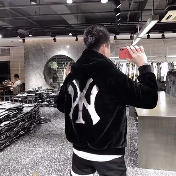 Winter Padded Warm Fur Coat Men's Hooded Mink Fashion Jacket Leather Fit Men's Winter Jacket jaqueta piloto militar
Winter Padded Warm Fur Coat Men's Hooded Mink Fashion Jacket Leather Fit Men's Winter Jacket jaqueta piloto militar