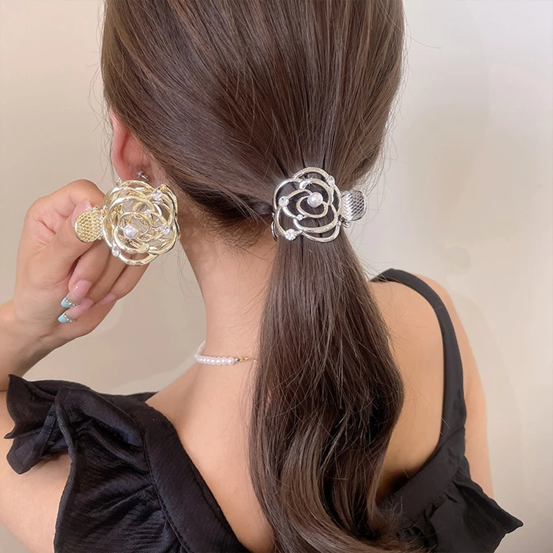 Woman Vintage Metal Hollow Rose Flower Hair Claws Small Hairpins Simple Hair Clips Girls Hairgrip Barrettes Hair Accessories
Woman Vintage Metal Hollow Rose Flower Hair Claws Small Hairpins Simple Hair Clips Girls Hairgrip Barrettes Hair Accessories
