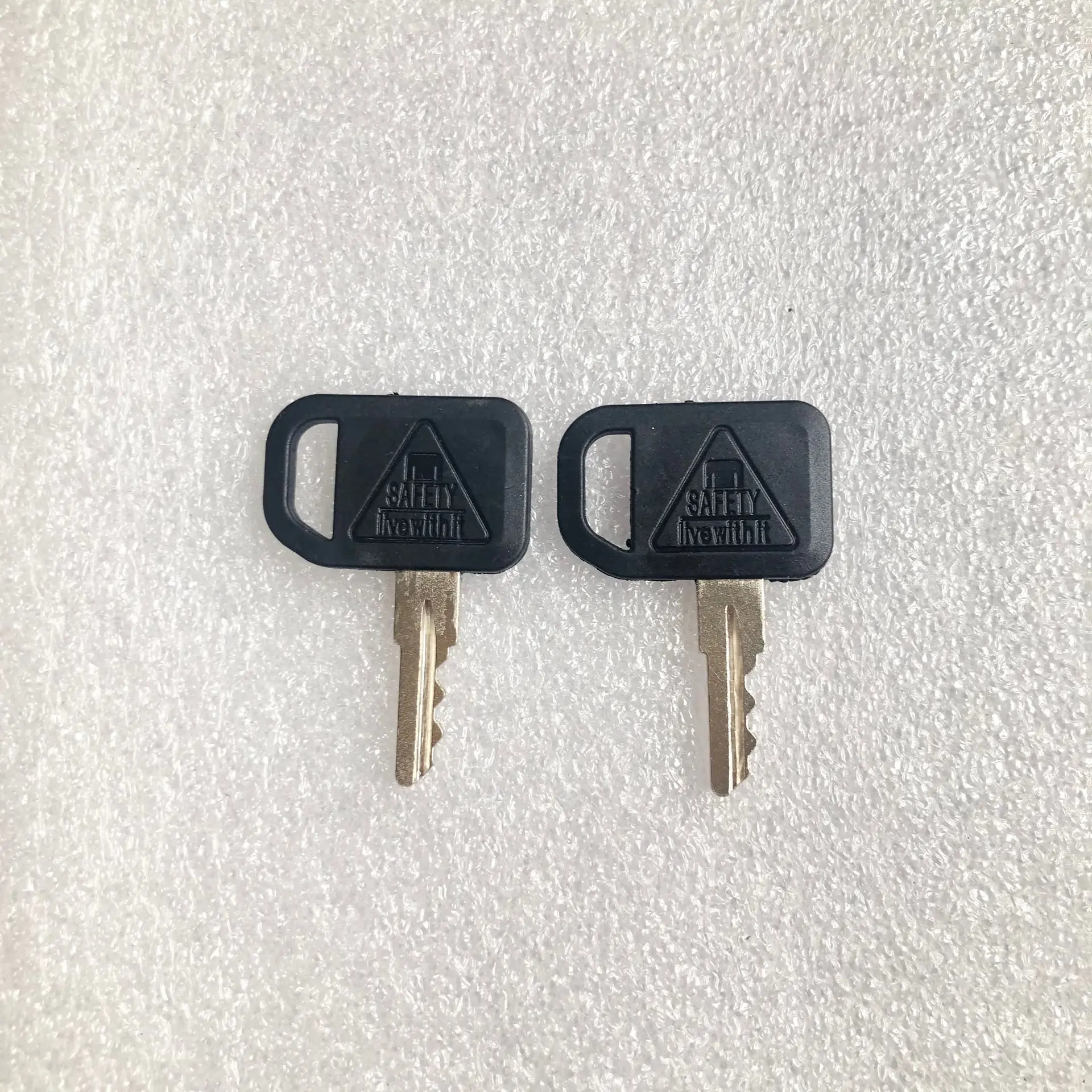 2 шт. JDG Key AM131841 AM101600 для John Deere Gator 130 160 165 GX70 GX75 GX95 RX63 RX73 RX75 RX95 
2 шт. JDG Key AM131841 AM101600 для John Deere Gator 130 160 165 GX70 GX75 GX95 RX63 RX73 RX75 RX95
