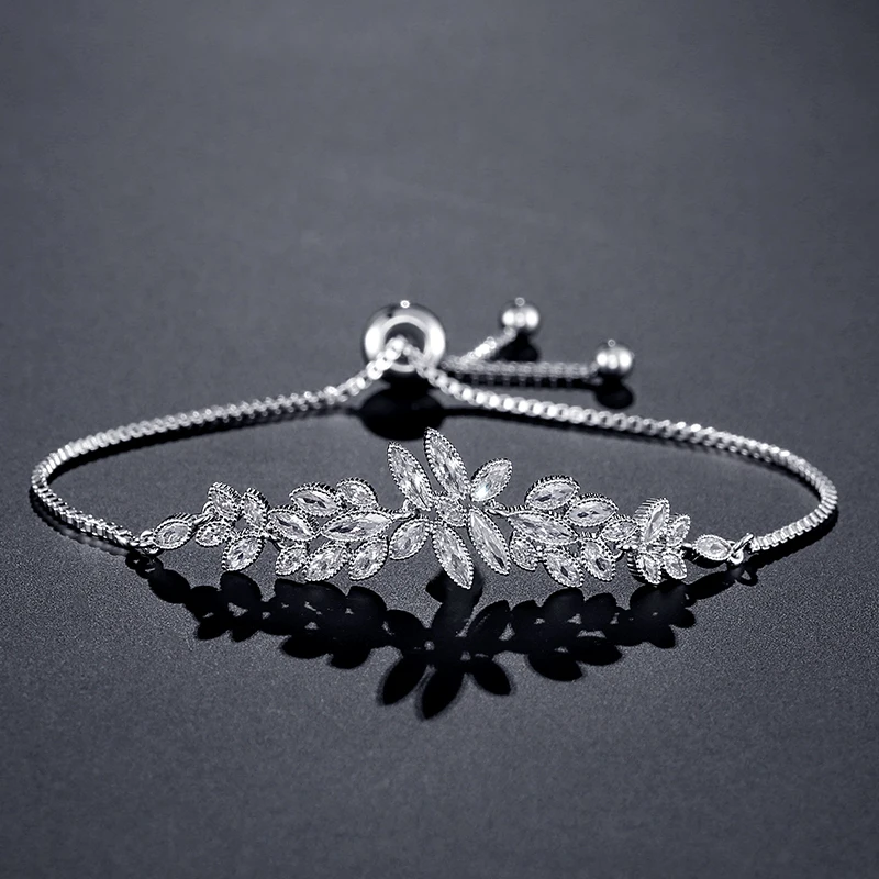 2022 New Delicate Luxurious White Color Leaf Zircon Bracelet for Women Fashion Bangles Valentine Day Gift Wedding Party Jewelry
2022 New Delicate Luxurious White Color Leaf Zircon Bracelet for Women Fashion Bangles Valentine Day Gift Wedding Party Jewelry