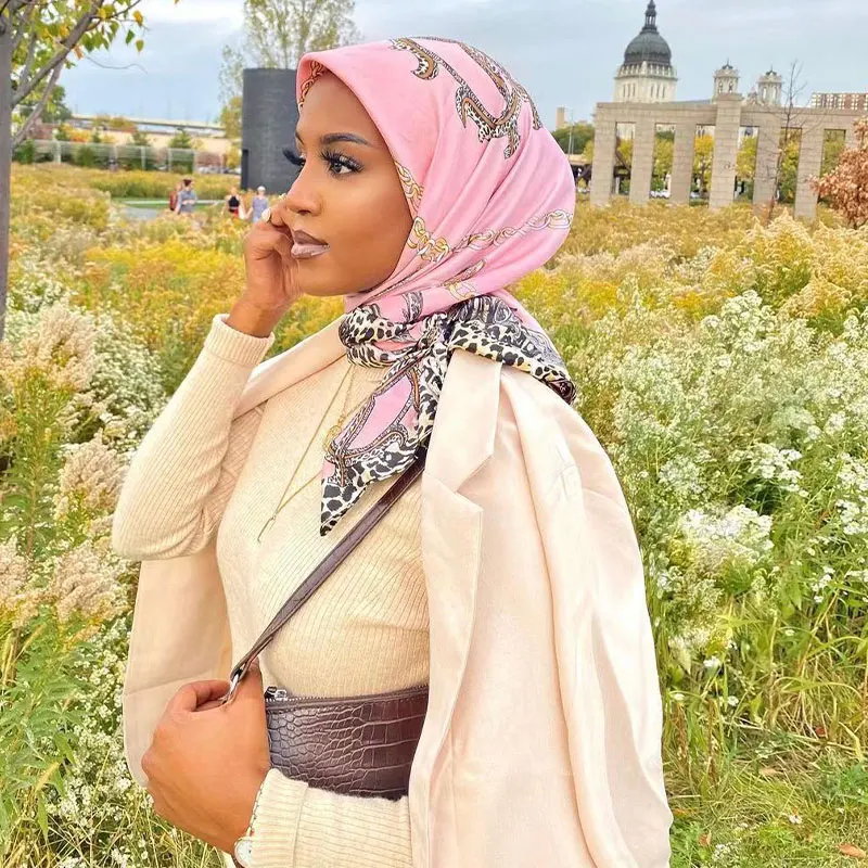 

Женский квадратный шелковый шарф, роскошная брендовая повязка на голову, мусульманские шарфы хиджаб, женская большая шаль с принтом, бандана, платок, шарф