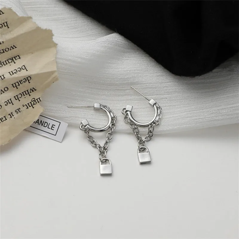 Vintage Punk Silver Color Lock Chain Pendant C Shaped Geometric Hoop Earrings Ear Jewelry For Women Party Wedding Jewelry Gift
Vintage Punk Silver Color Lock Chain Pendant C Shaped Geometric Hoop Earrings Ear Jewelry For Women Party Wedding Jewelry Gift