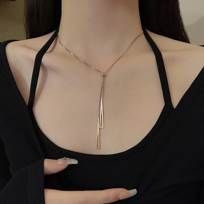Luxurious, Small And High-end Design, Pull Out Triangular Tassel Titanium Steel Necklace, Female Ins, Red, the Same Type of
Luxurious, Small And High-end Design, Pull Out Triangular Tassel Titanium Steel Necklace, Female Ins, Red, the Same Type of