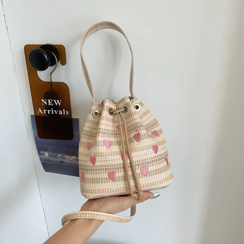 Bag 2022 Summer Drawstring Fabric Bag Summer Small Fresh Strap Water Bucket Bag Fashion Trend Casual Handbag for Women
Bag 2022 Summer Drawstring Fabric Bag Summer Small Fresh Strap Water Bucket Bag Fashion Trend Casual Handbag for Women