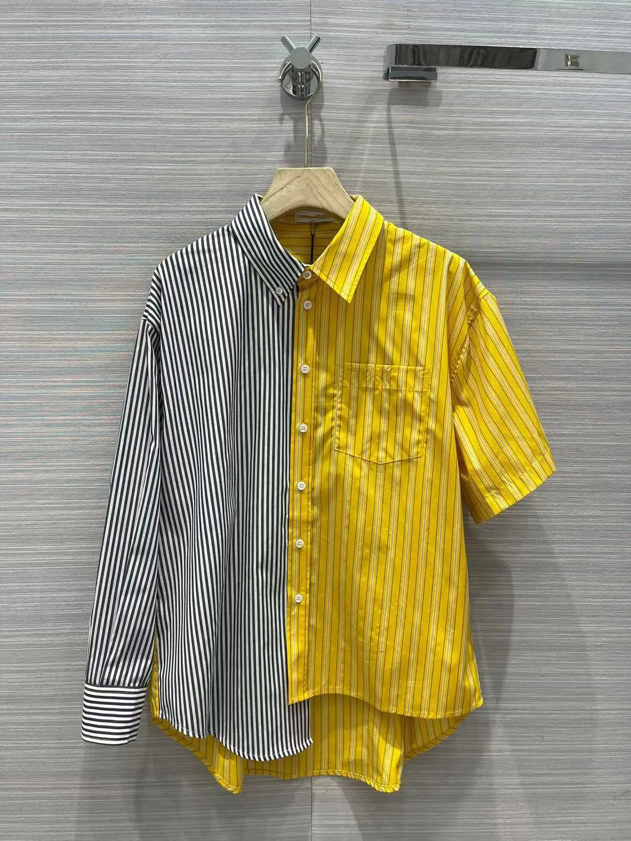 Fyion Fashion Luxury Asymmetrical Blouse 2022 Summer Spring New Design Women Runway Striped Print High Single Breasted Blouse
Fyion Fashion Luxury Asymmetrical Blouse 2022 Summer Spring New Design Women Runway Striped Print High Single Breasted Blouse