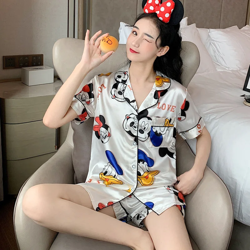Женские летние пижамы Disney, короткие пижамы с Микки Маусом, имитация шелка, весна-осень, домашняя одежда
Женские летние пижамы Disney, короткие пижамы с Микки Маусом, имитация шелка, весна-осень, домашняя одежда