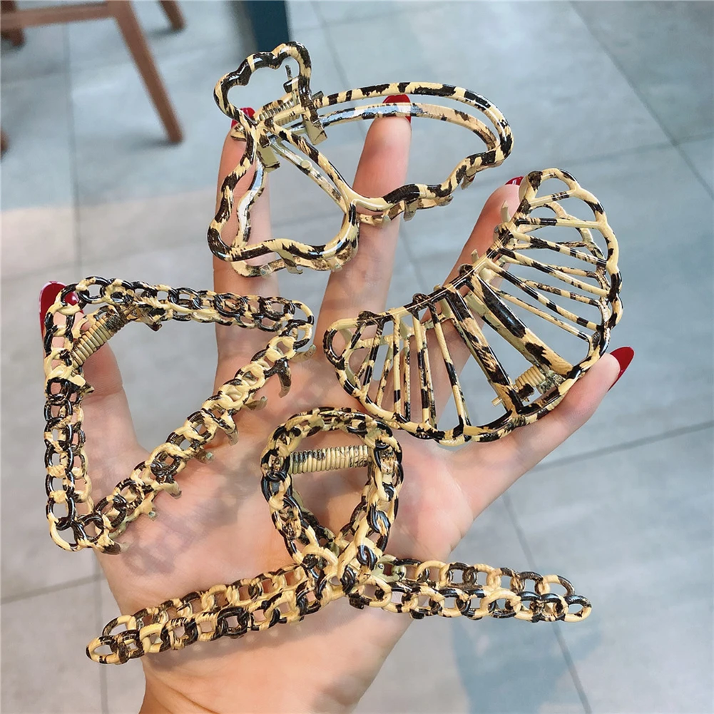 Korean Leopard Hair Claw Hairpins Alloy Geometric Hollowed Hairgrip Headwear Hairdressing Hair Accessories
Korean Leopard Hair Claw Hairpins Alloy Geometric Hollowed Hairgrip Headwear Hairdressing Hair Accessories