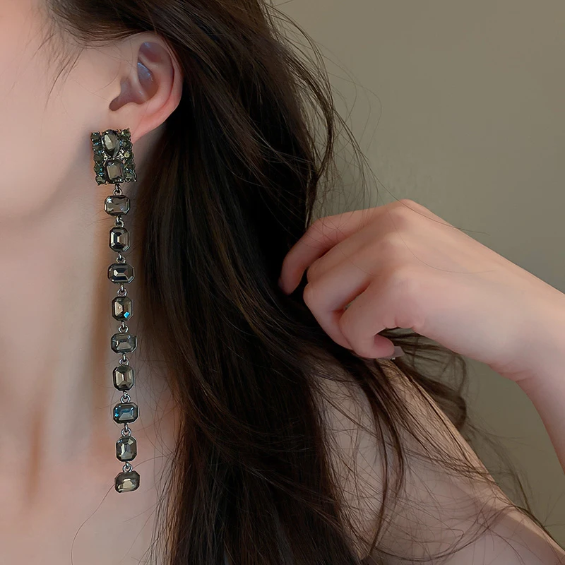 Luxury Black Oval Crystal Tassel Drop Earrings for Women Elegant Female Brilliant Accessories Girl Lady Party Fashion Jewelry
Luxury Black Oval Crystal Tassel Drop Earrings for Women Elegant Female Brilliant Accessories Girl Lady Party Fashion Jewelry