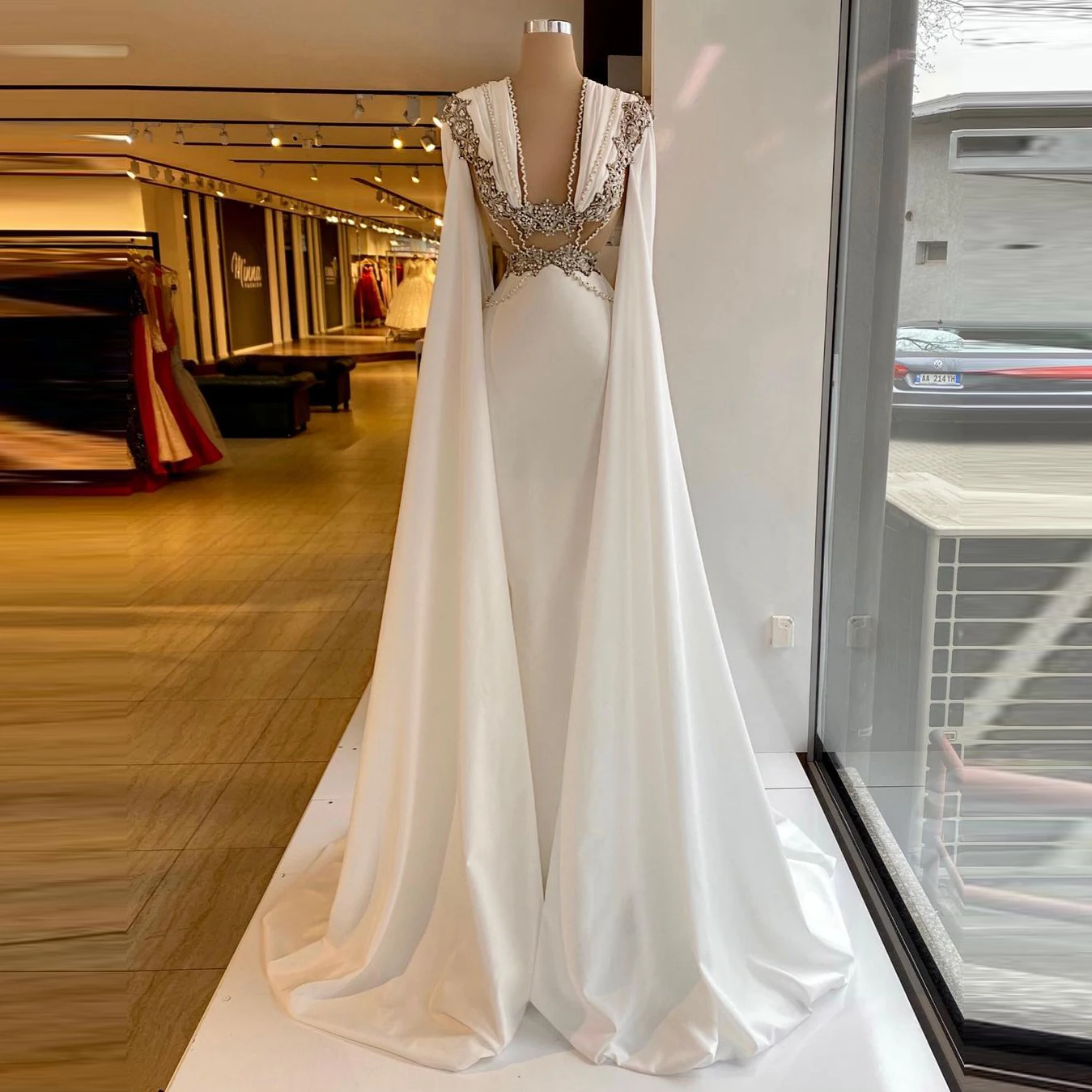 Elegant White Evening Dresses Detachable Sleelves Long Length Satin V Neck Crystals Beadings Sexy Women Pageant Prom Dressing
Elegant White Evening Dresses Detachable Sleelves Long Length Satin V Neck Crystals Beadings Sexy Women Pageant Prom Dressing