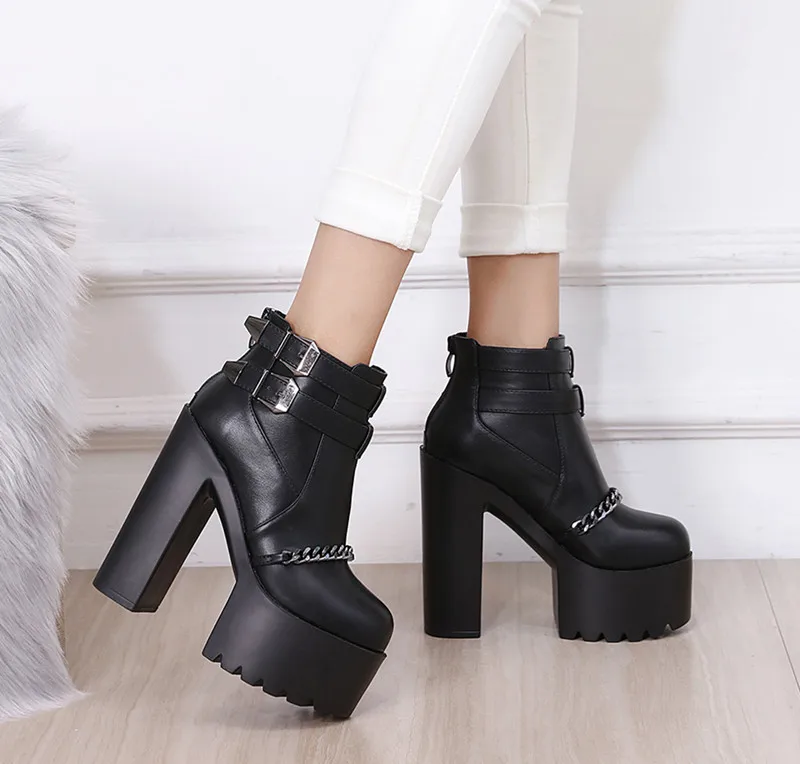 Женские ботинки на платформе и высоком каблуке черные кожаные короткие шнуровке