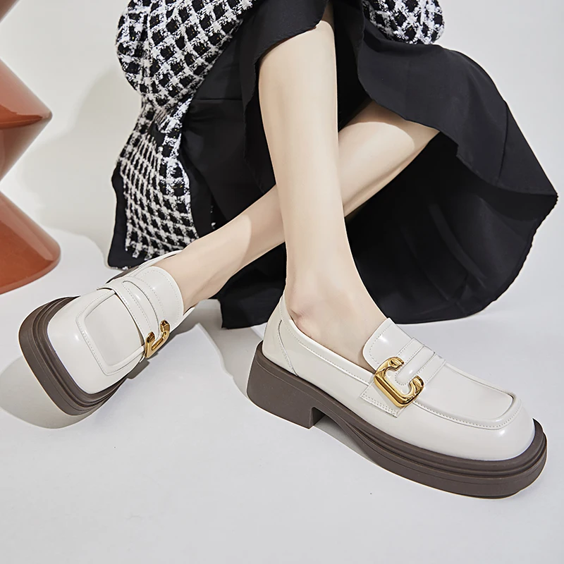 Лоферы женские из натуральной коровьей кожи, на платформе, с круглым носком 
Лоферы женские из натуральной коровьей кожи, на платформе, с круглым носком