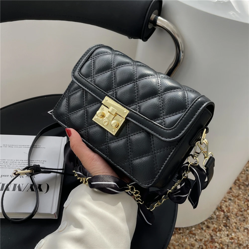 Luxury Quilted Turn Lock Small Shoulder Crossbody Bags For Women Brand Designer Ribbon Chain Ladies Handbags 2022 White Black
Luxury Quilted Turn Lock Small Shoulder Crossbody Bags For Women Brand Designer Ribbon Chain Ladies Handbags 2022 White Black