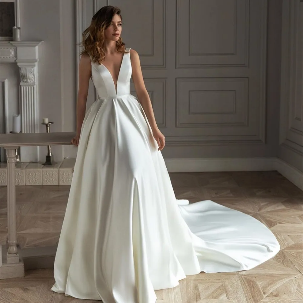 White Pleat Satin Wedding Dress A Line V Neck Sleeveless Sexy Backless Pearls Chapel Train Bridal Gowns 2023 Vestidos De Novia
White Pleat Satin Wedding Dress A Line V Neck Sleeveless Sexy Backless Pearls Chapel Train Bridal Gowns 2023 Vestidos De Novia