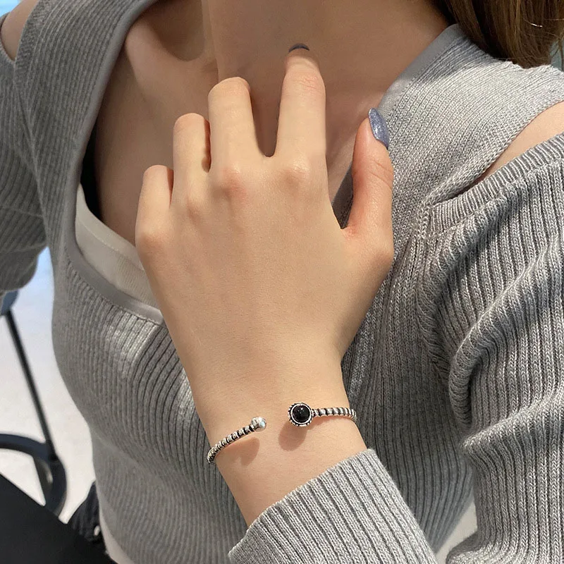 Minimalist Black Round Bangle for Women INS Fashion Vintage Creative Elegant Fine Jewerly Birthday Party Gifts Adjustable
Minimalist Black Round Bangle for Women INS Fashion Vintage Creative Elegant Fine Jewerly Birthday Party Gifts Adjustable