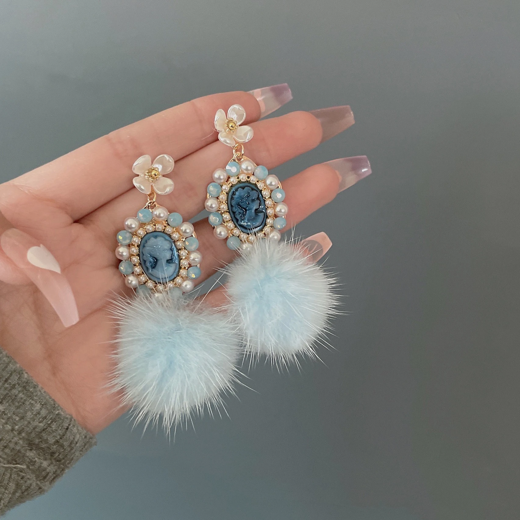 Pom Pom Earring Flower Ball Vintage Earrings for Women Large Stud Earrings Jewelry Charms Boucle Oreille Femme Pendientes Mujer
Pom Pom Earring Flower Ball Vintage Earrings for Women Large Stud Earrings Jewelry Charms Boucle Oreille Femme Pendientes Mujer