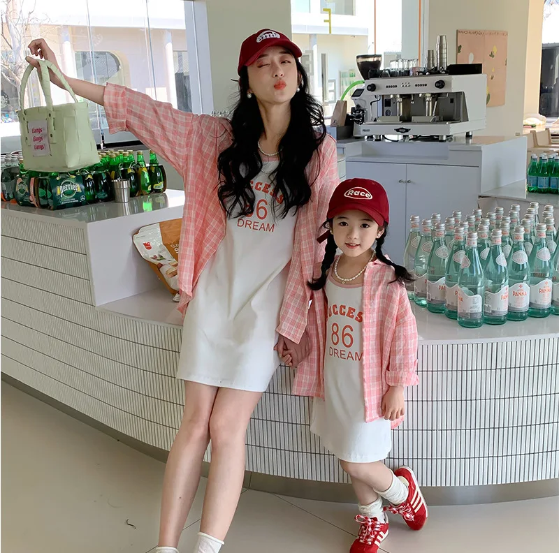 Family Matching Outfits Mother Kids Mother and Daughter Mid-length Plaid Shirt Suspender Sleeve Air Conditioning Shirt Letter
Family Matching Outfits Mother Kids Mother and Daughter Mid-length Plaid Shirt Suspender Sleeve Air Conditioning Shirt Letter