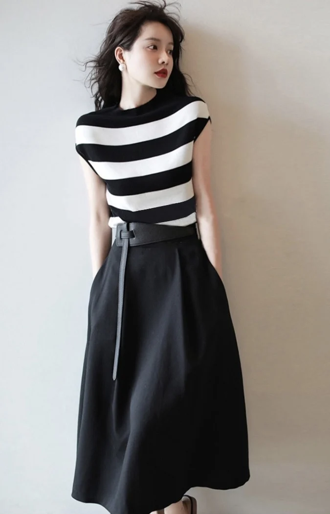 2023 Spring/Summer Fashion New Women's Clothing Striped Sweater with High Waist Skirt 0801
2023 Spring/Summer Fashion New Women's Clothing Striped Sweater with High Waist Skirt 0801