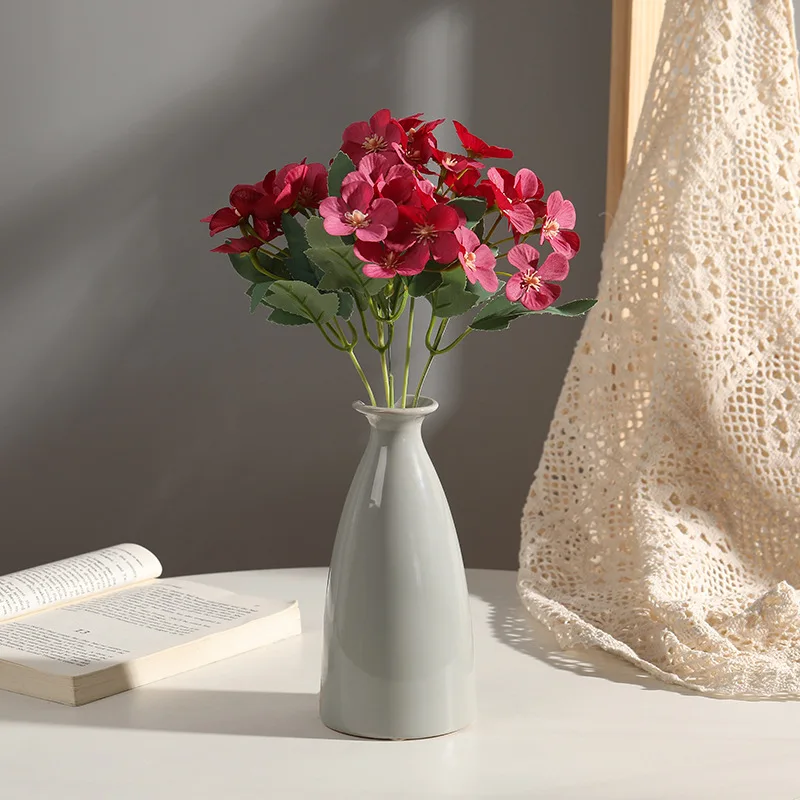 5 Head Hydrangea Simulation Bbouquet Photography Home Dining Room Table Vase Decoration DIY Wedding Bride Holding Fake Flowers
5 Head Hydrangea Simulation Bbouquet Photography Home Dining Room Table Vase Decoration DIY Wedding Bride Holding Fake Flowers