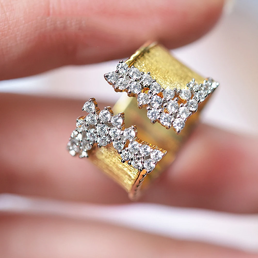 Luxury Female White Zircon Stone Ring Classic Gold Color Engagement Ring Adjustable Charm Wide Crystal Wedding Rings For Women
Luxury Female White Zircon Stone Ring Classic Gold Color Engagement Ring Adjustable Charm Wide Crystal Wedding Rings For Women