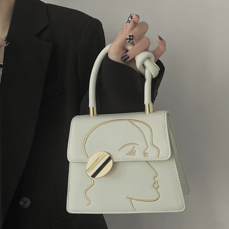 Fashion Bag for Women's 2022 New Portable Messenger Bag Temperament Mini Character Embroidery Luxur Designer Handbag Tote Chian
Fashion Bag for Women's 2022 New Portable Messenger Bag Temperament Mini Character Embroidery Luxur Designer Handbag Tote Chian