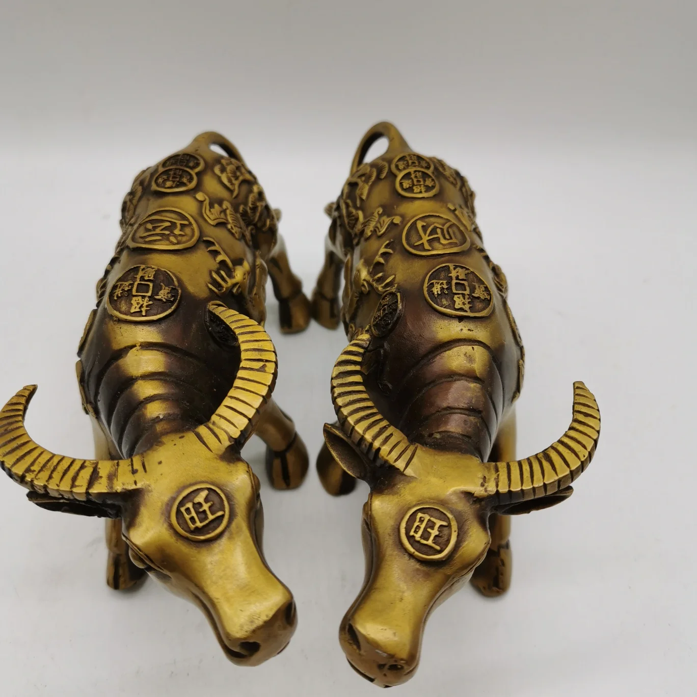 Antique Handicrafts Exquisite Pure Copper Zodiac Cattle Statue Living Room Furniture Decoration
Antique Handicrafts Exquisite Pure Copper Zodiac Cattle Statue Living Room Furniture Decoration