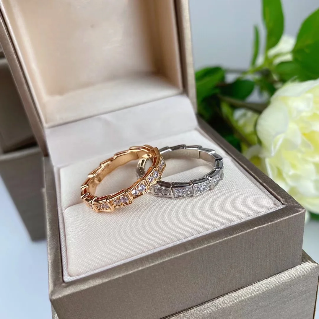 925 silver gold-plated full naked snake bone ring European and American senior ladies fashion brand luxury jewelry
925 silver gold-plated full naked snake bone ring European and American senior ladies fashion brand luxury jewelry