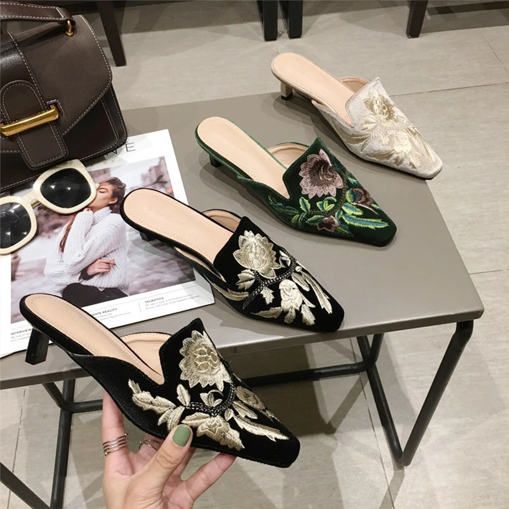 Baotou Half Slippers Women's Summer New Embroidered Fine Heel Muller Shoes Suede Half Slippers Sandals
Baotou Half Slippers Women's Summer New Embroidered Fine Heel Muller Shoes Suede Half Slippers Sandals