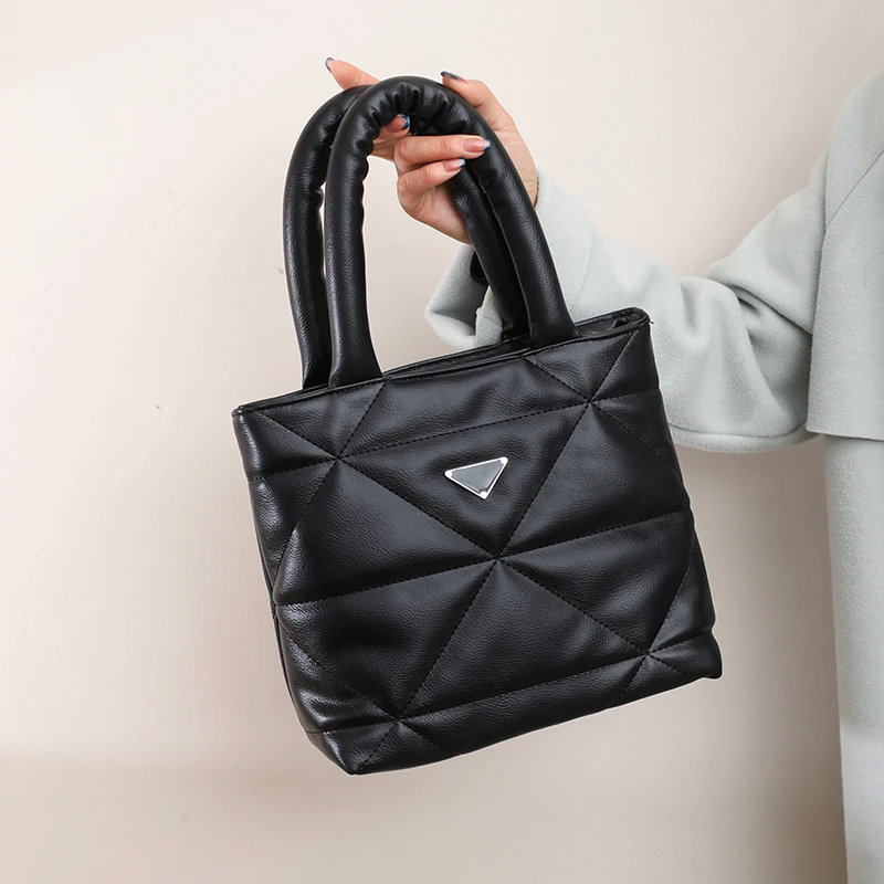 Winter Brand Design High Quality Quilted PU Leather Handbag for Women 2022Large Capacity Shopper Bag Solid Color Tote Sac A Main
Winter Brand Design High Quality Quilted PU Leather Handbag for Women 2022Large Capacity Shopper Bag Solid Color Tote Sac A Main