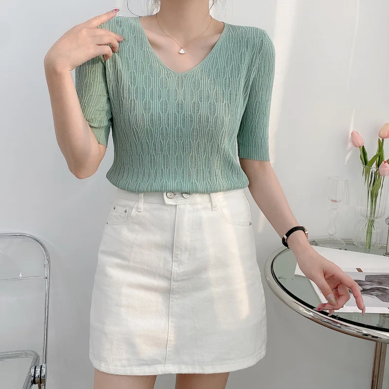 2022 Summer Solid Color Top Casual Versatile V-neck Short Sleeves grey
2022 Summer Solid Color Top Casual Versatile V-neck Short Sleeves grey