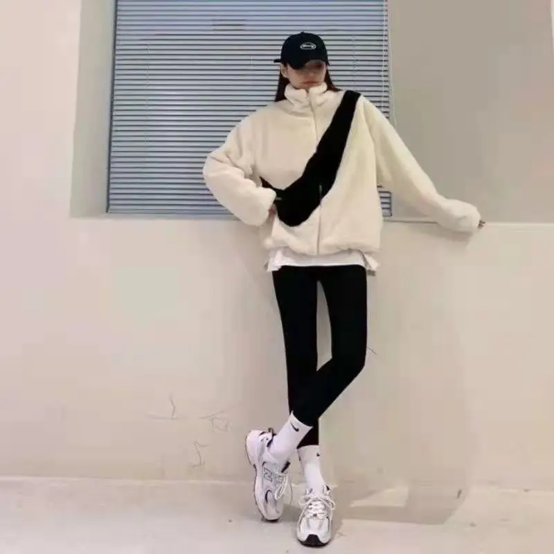 Women Faux Rabbit Fur Jacket Tick Plush Short Coat Loose Decorate Winter Novelty Tick High Quality
Women Faux Rabbit Fur Jacket Tick Plush Short Coat Loose Decorate Winter Novelty Tick High Quality
